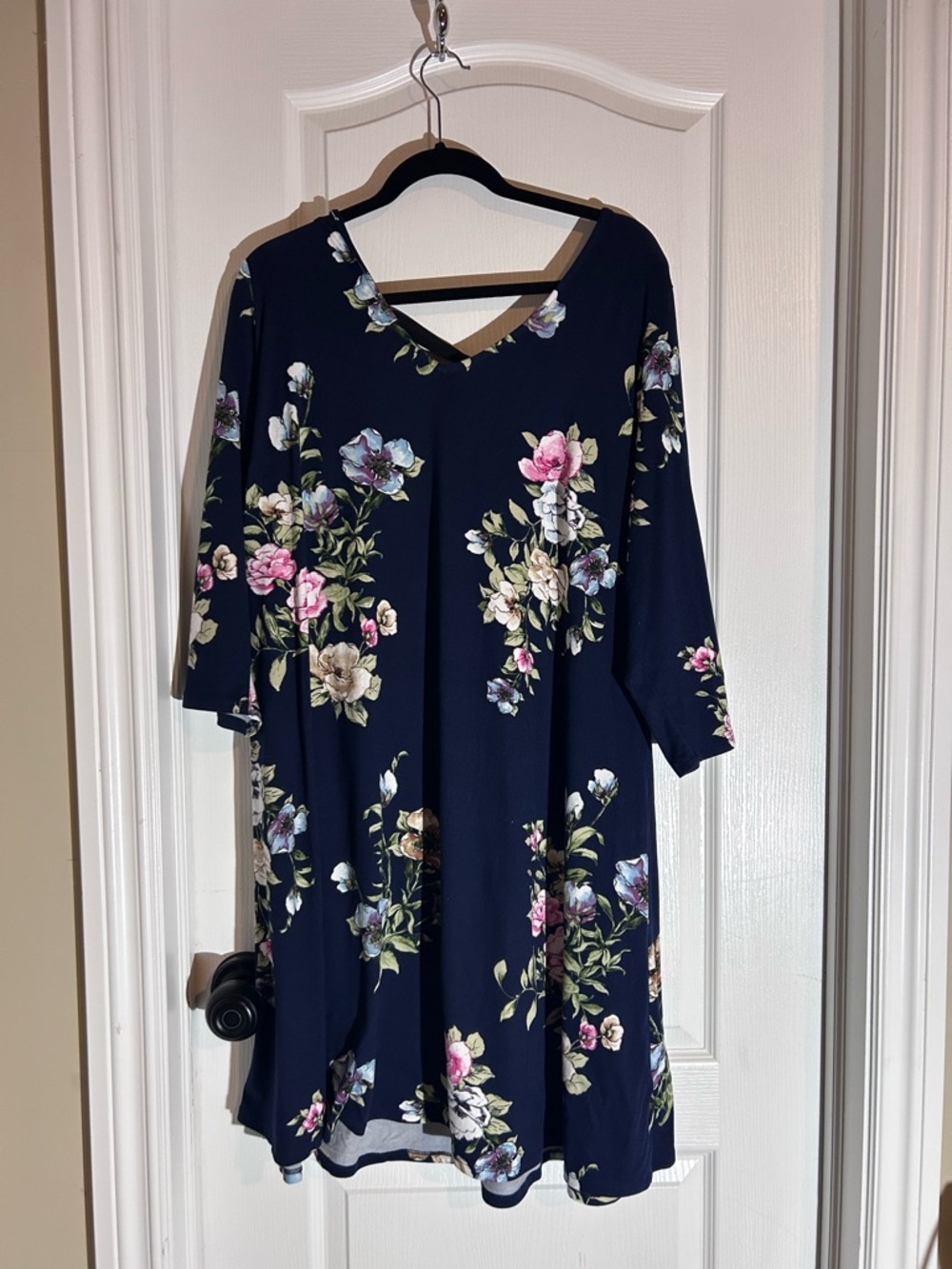 Fortune and ivy Plus Size Navy Floral V-Neck Swing Dress - Picture 2 of 5